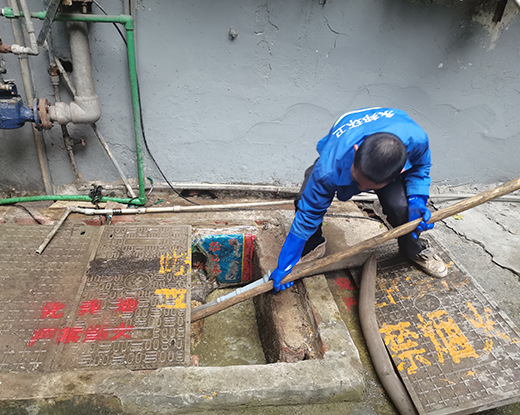 南城街道清掏化粪池