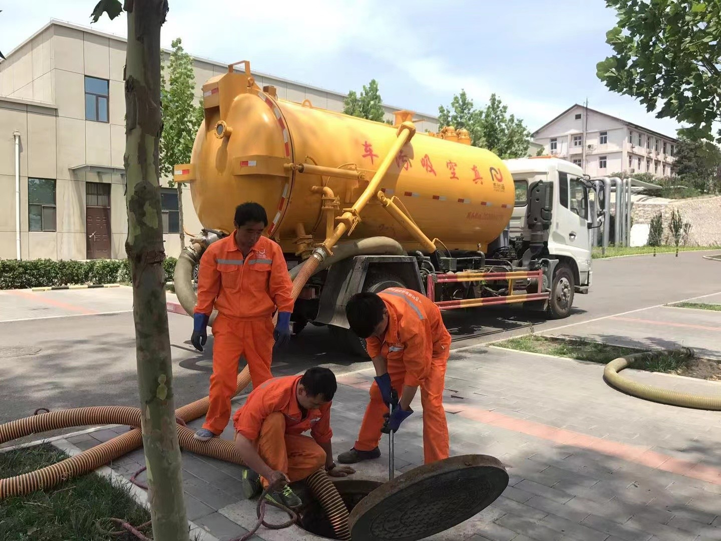 南城街道化粪池清理与5-8吨吸粪车施工效率分析